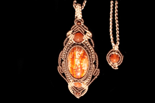 Pendentif Reine du feu spirituel brun et beige, Agate de feu